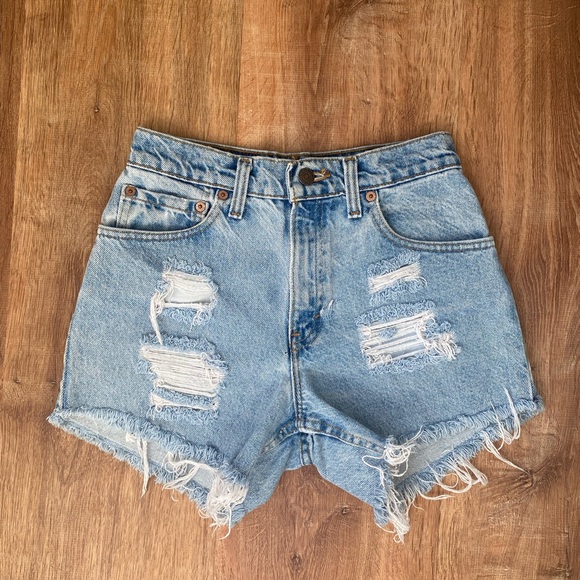 Vintage distressed cutoff Levi’s jean shorts - Picture 1 of 5